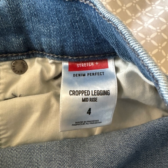 Express Stretch + Denim Perfect Cropped Mid Rise Legging Jeans Size 4 - Picture 2 of 7